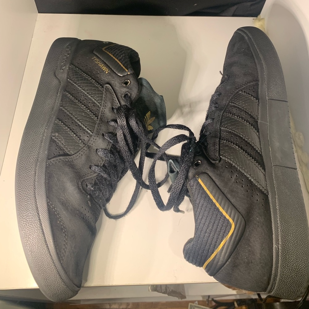 Addidas tyshawn jones size 7.5 M